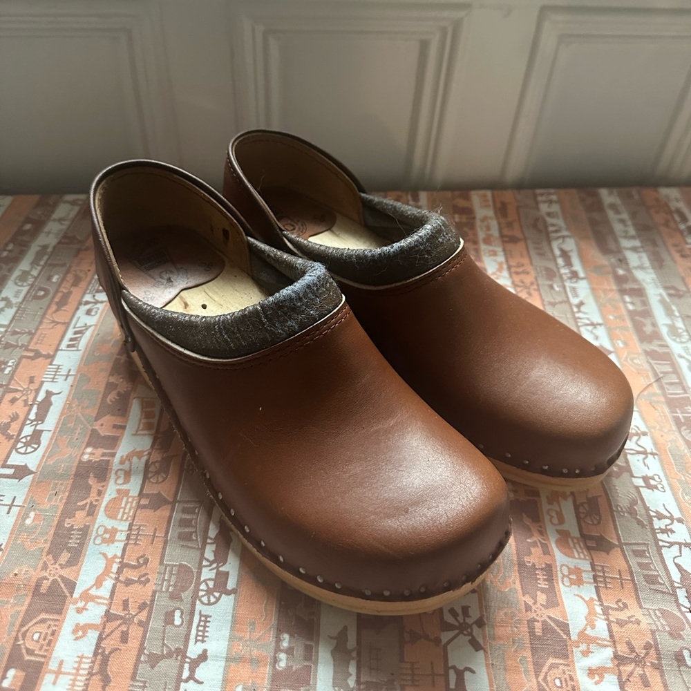 Brown Leather Bastad Clogs